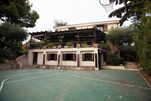 المنشأة من الخارج