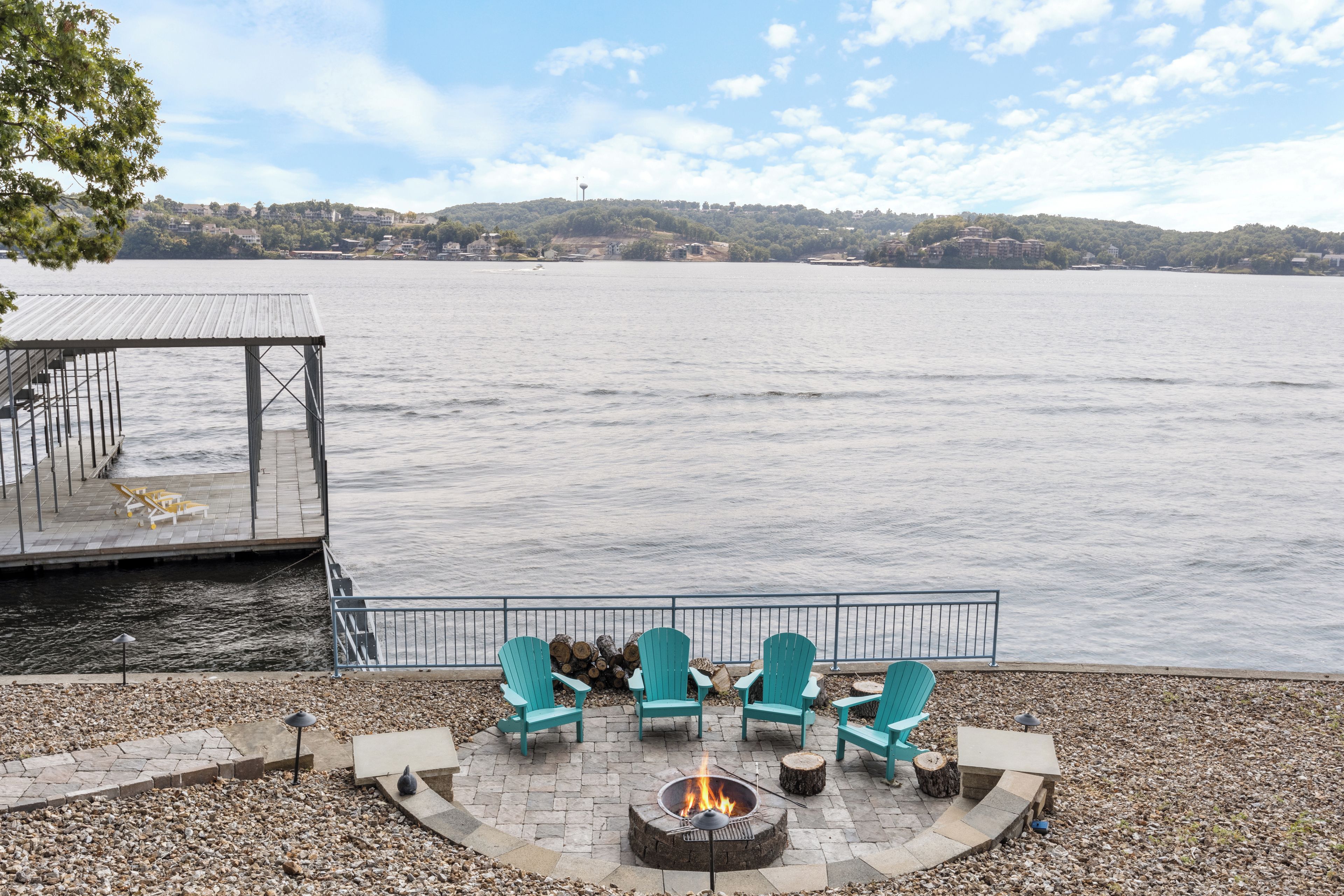 Gather around the lakeside fire pit, where evenings are warmed by the flames and stunning waterfront views.
