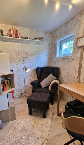 Smart TV, fireplace, DVD player, books