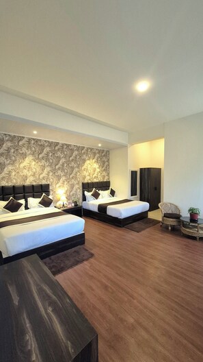 Firemannsrom, fjellutsikt | Sengetøy av topp kvalitet, memory foam-senger og skrivebord