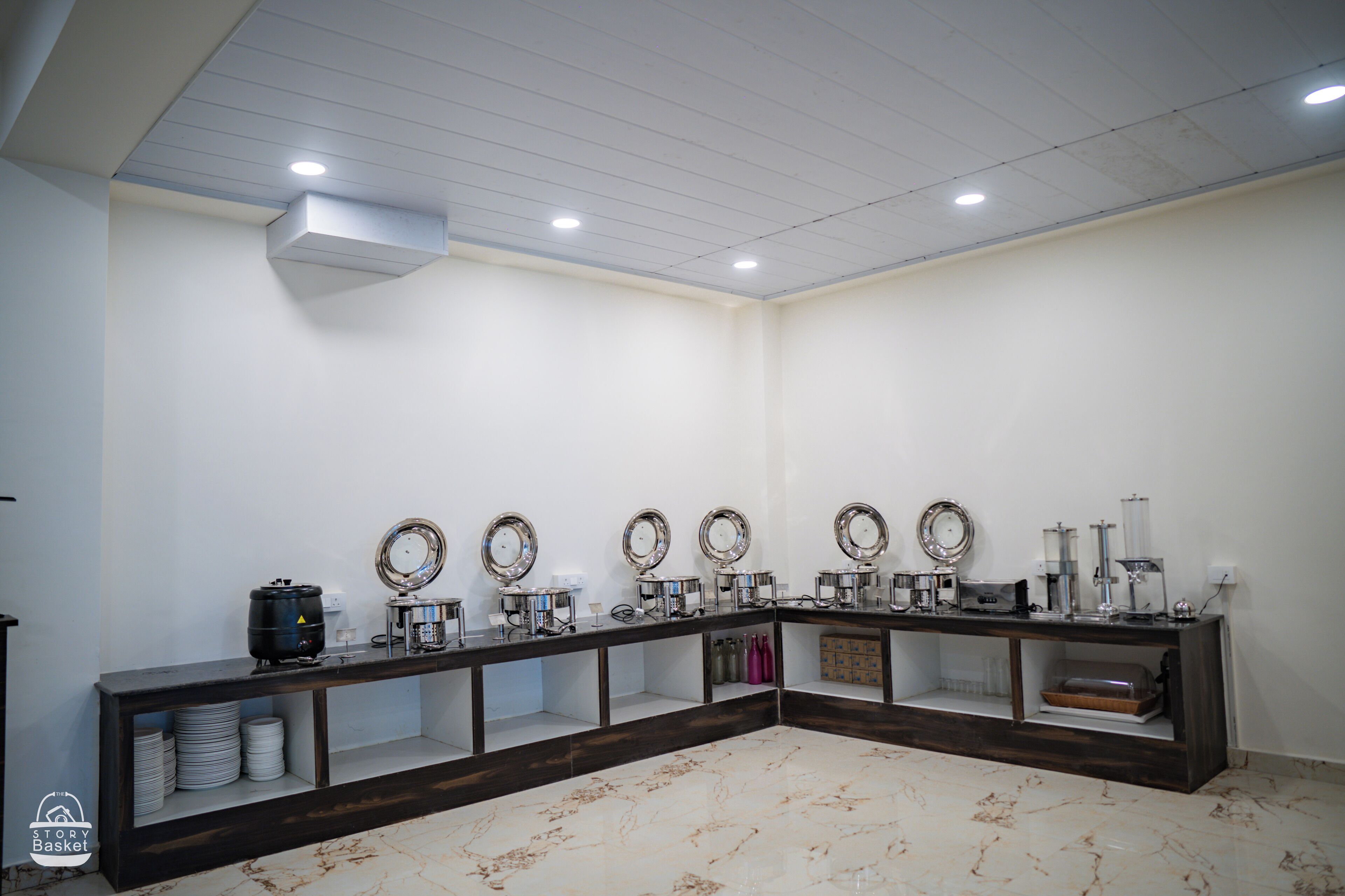 Daily buffet breakfast (INR 500 per person)