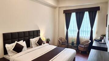 Ropa de cama de alta calidad, colchones con efecto memoria y escritorio