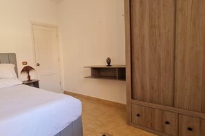 3 bedrooms, free WiFi, bed sheets - Beautiful Nile Front Apartment (Luxor)