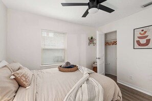 18 bedrooms, iron/ironing board, WiFi, bed sheets