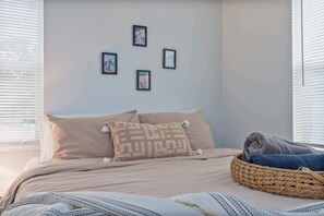 2 habitaciones, tabla de planchar con plancha, wifi y ropa de cama 