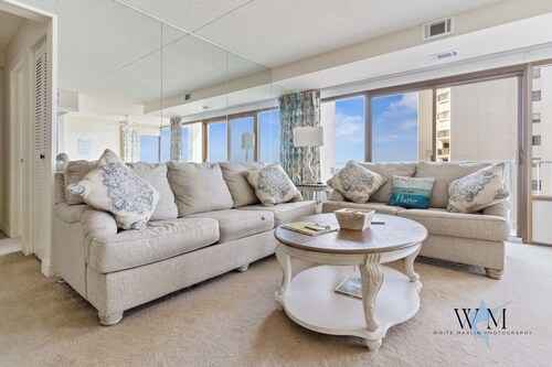 Stunning 2BR Condo with Panoramic Views in Ocean City, MD!