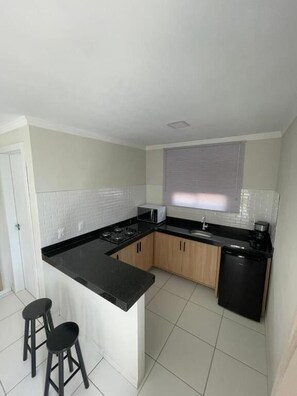 Sviitti, osittainen merinäköala | Yksityinen keittiö | Mikroaaltouuni