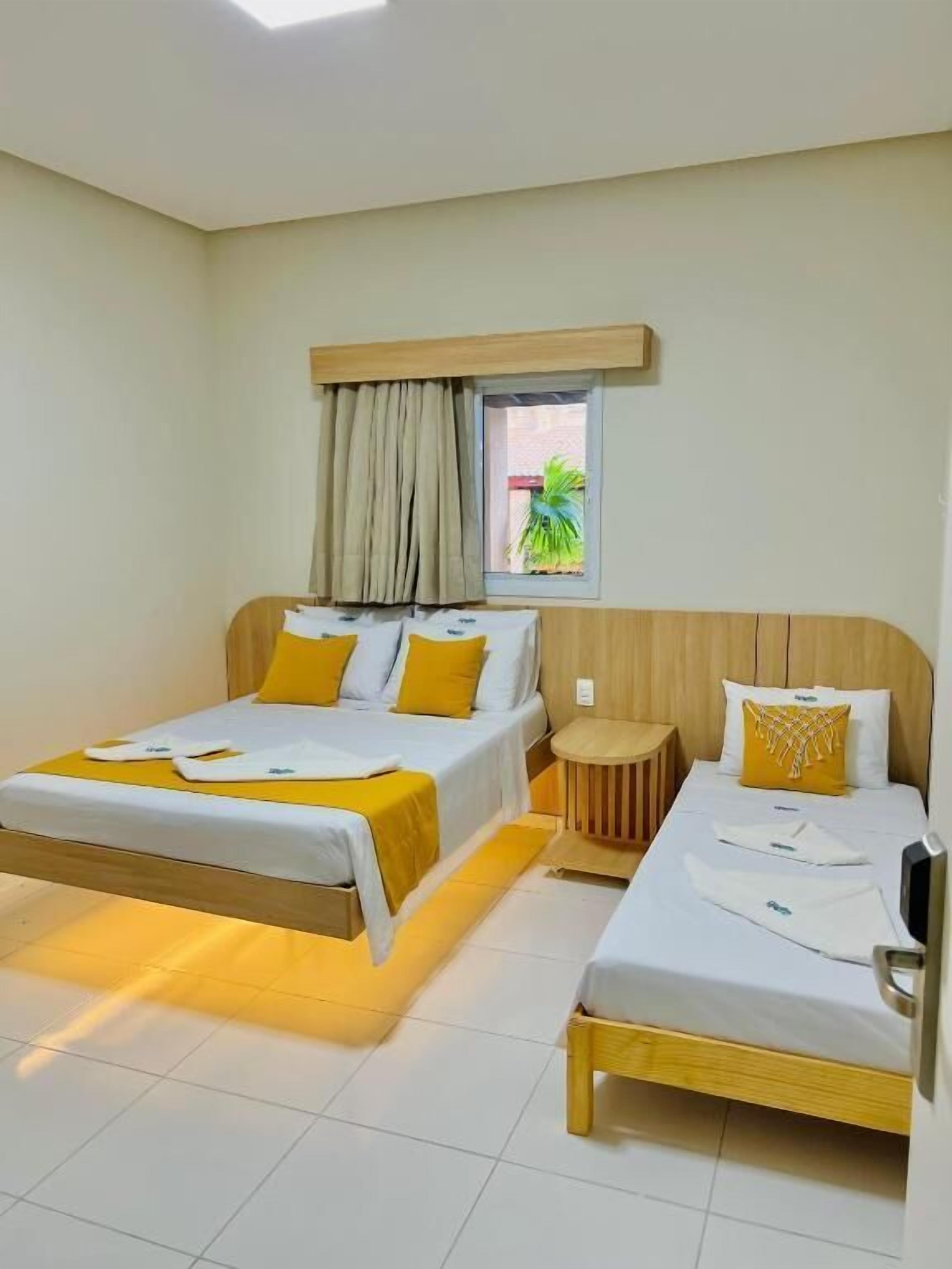 Dreibettzimmer, Poolblick | Kostenloses WLAN