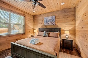 4 bedrooms, desk, free WiFi, bed sheets - Why Not Stay N' Play: Luxe 4BR w/Firepit*Hot Tub*Game Room*Privacy (Sevierville)