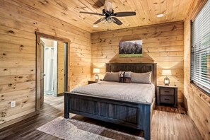 4 bedrooms, desk, free WiFi, bed sheets
