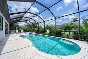 A heated pool - Margarita Ville - with Pool, Jacuzzi & Salt Water (Cape Coral)