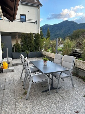 Outdoor dining - Central but quietly located, lovely and well furnished flat in Balzers. (Balzers)