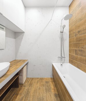 Combined shower/bathtub, hair dryer, towels, soap - Minsk Apartments on Haradsky Val str 8 (Minsk)