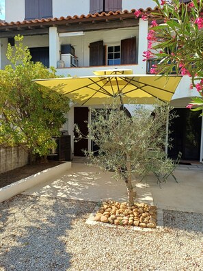 Property grounds - "Un été sans fin": apartment 5 minutes from the sea on foot (Saintes-Maries-de-la-Mer)