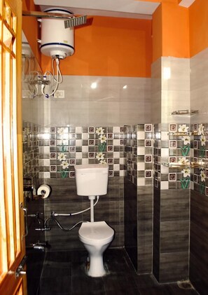 ห้องดีลักซ์ดับเบิล, ระเบียง | เครื่องนอนระดับพรีเมียม, เตียงพร้อมฟูกเสริมที่นอน, Wi-Fi ฟรี