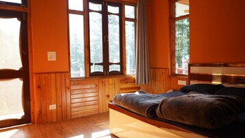 Ropa de cama de alta calidad, colchones con pillow-top y wifi gratis 