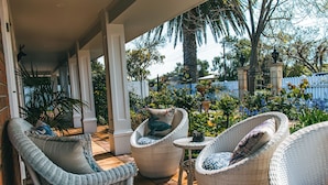 Unclassified image, 2 of 27, button - Lore Haven - Your little slice of paradise (Robe)