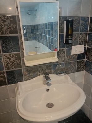 Deluxe Cottage | Bathroom