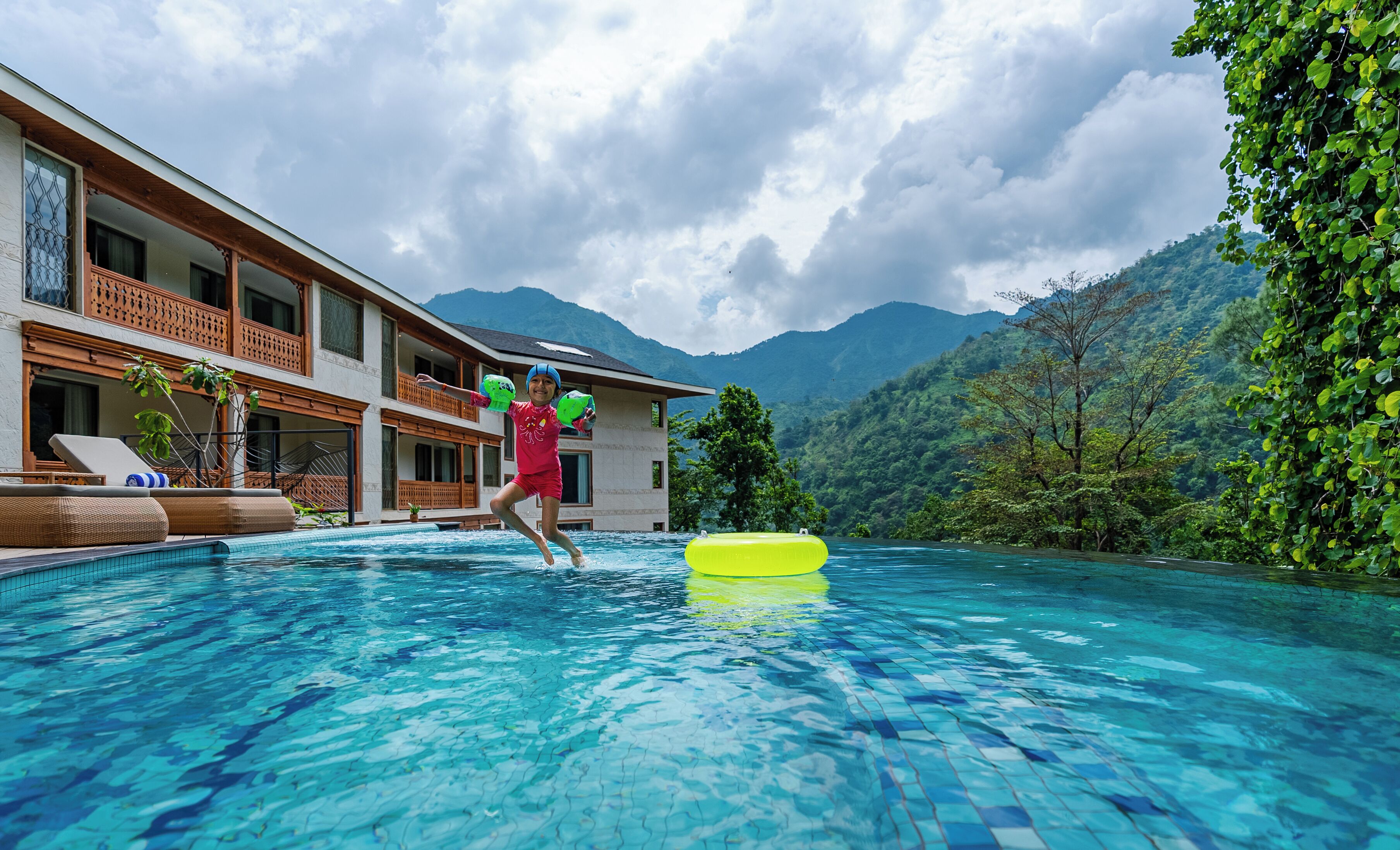 2 outdoor pools, pool umbrellas