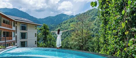 2 piscines extérieures, parasols de plage