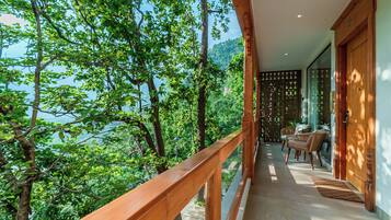Signature Family Suite | Balcony