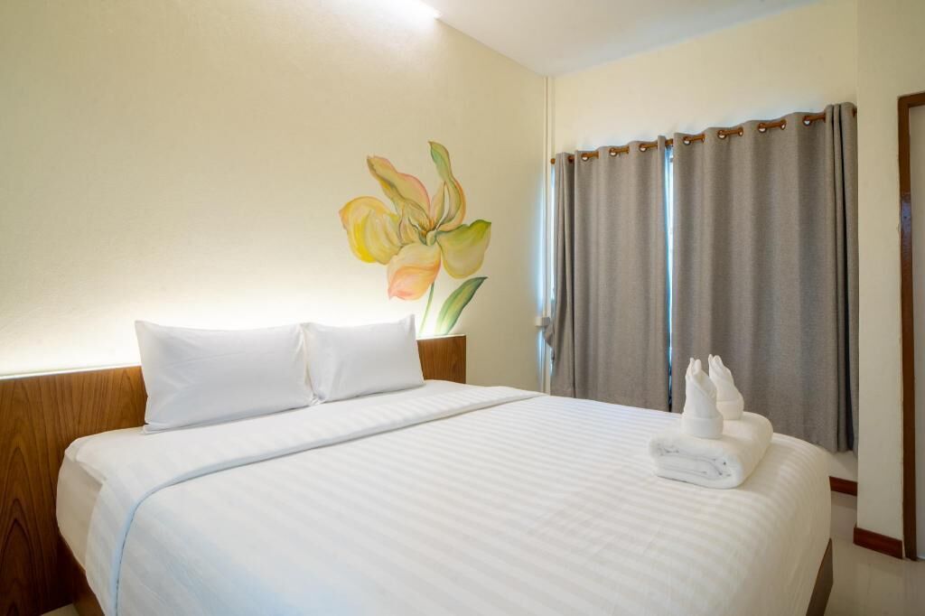 In-room safe, free WiFi, bed sheets