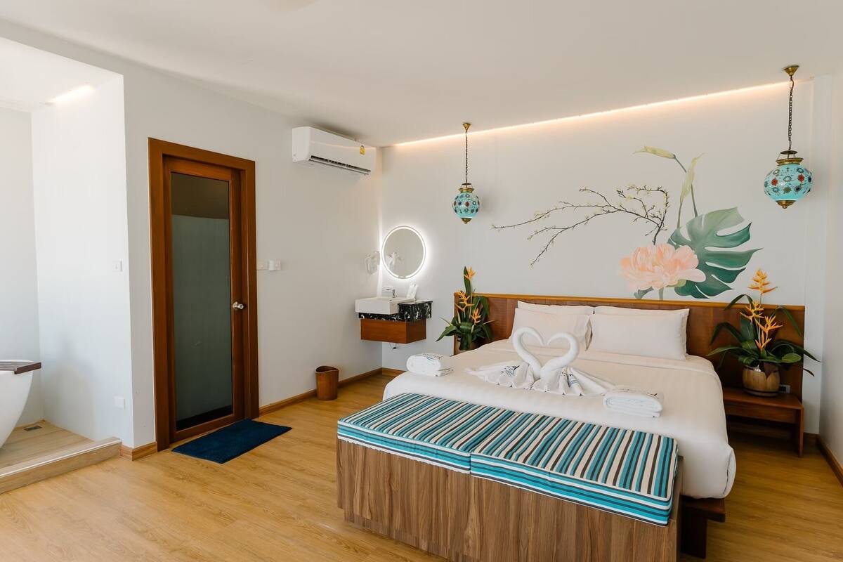 Beachfront Room with Bathtub | In-room safe, WiFi (free), bed sheets