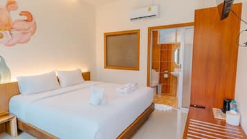 Standard Double Room, 1 King Bed, Non Smoking | In-room safe, free WiFi, bed sheets
