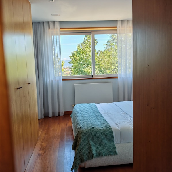 4 makuuhuonetta, vauvan matkasänky, ilmainen Wi-Fi, vuodevaatteet