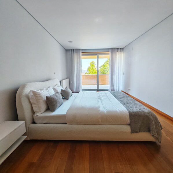 4 dormitorios, cuna de viaje, wifi gratis y ropa de cama