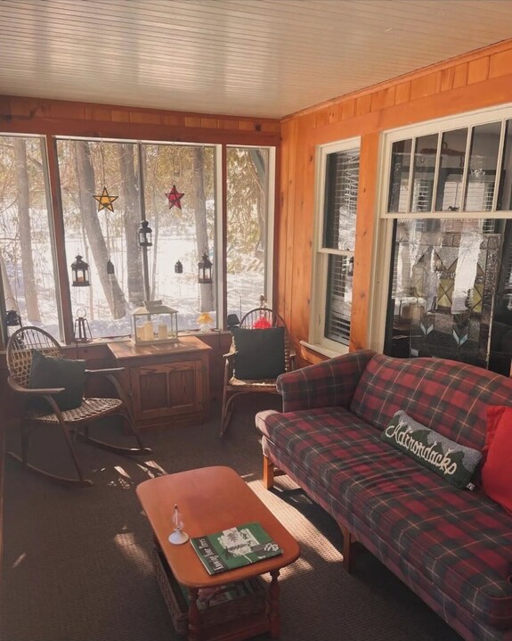 Vintage 4-bedroom House With Wifi In Schroon Lake - 애더런댁