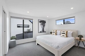 4 soverom, skrivebord, strykejern/-brett og wi-fi