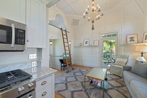 Interior - Only 377 ft. To Beach Access in Seaside & Across From Pool + 2 Adult Bikes! (Santa Rosa Beach)