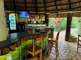 Bar junto a la piscina