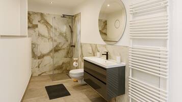 Dusche, Handtücher, Seife, Shampoo