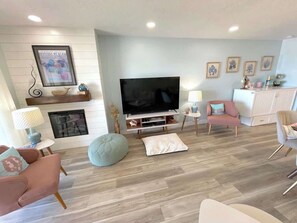 TV, fireplace, DVD player, ping pong - Cozy, Pet-Friendly Condo with Ocean Views! (Lincoln City)