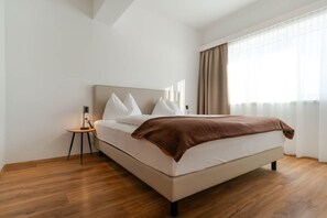 Sistema de insonorizaci ón, cuna de viaje, wifi gratis y ropa de cama 