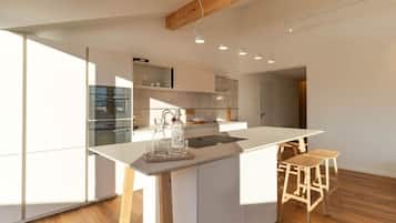 Comfort Penthouse, Balcony, Mountain View | Private kitchen | Oven, stovetop, dishwasher, espresso maker