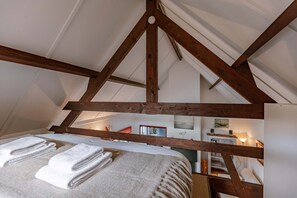 Studio | 3 bedrooms, desk, Internet