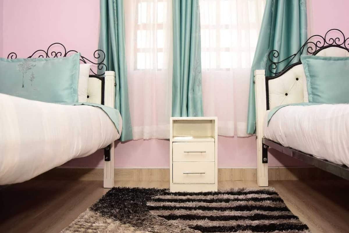 1 habitación, decoración personalizada y muebles diferentes