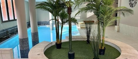 屋内プール、温水プール