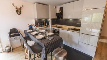Fridge, microwave, oven, stovetop