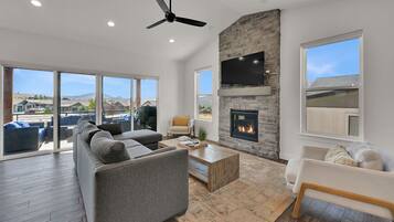 TV, fireplace, offices