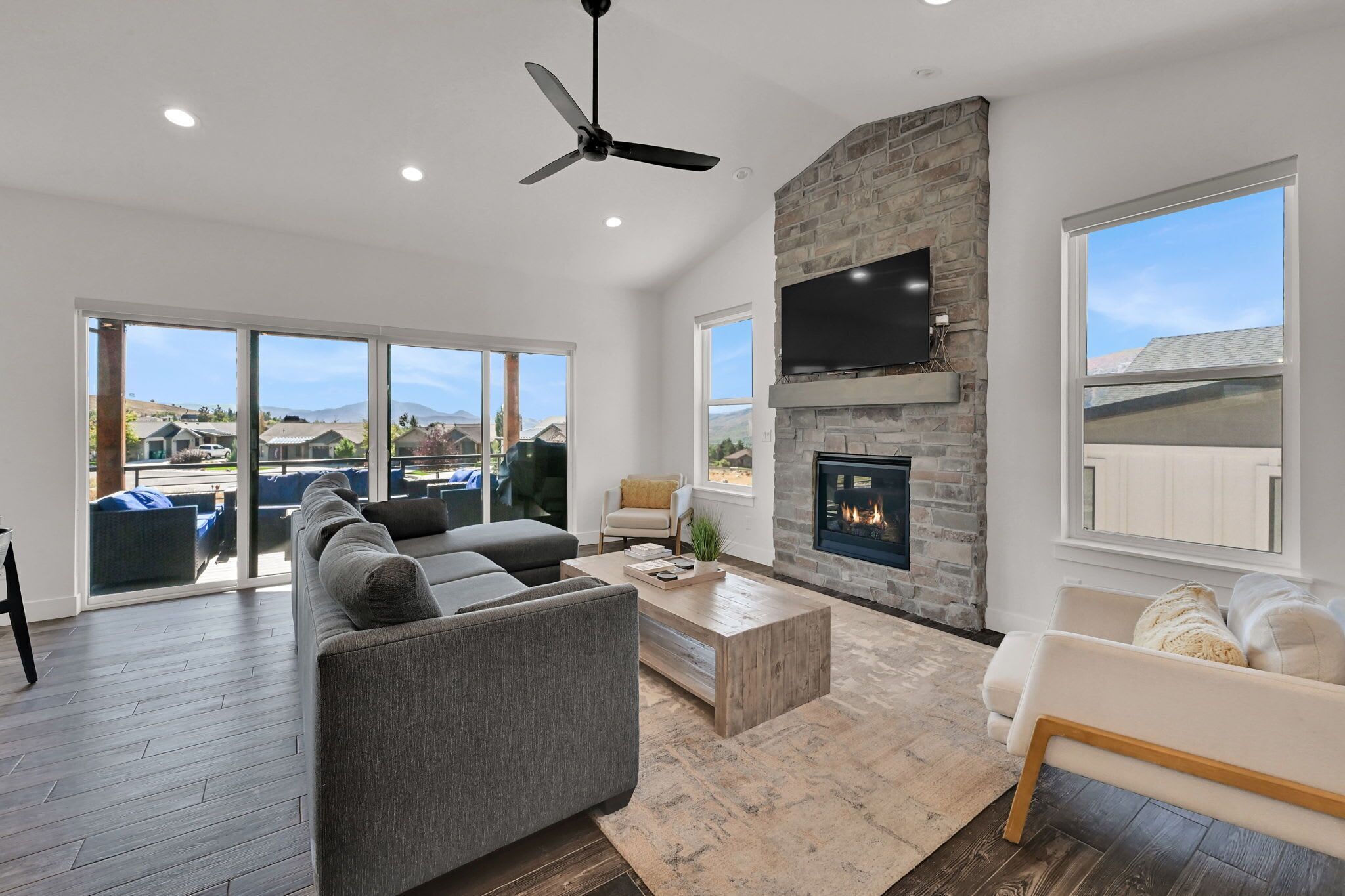 TV, fireplace, offices