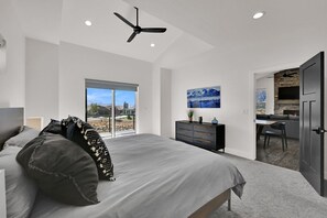 4 bedrooms, desk, iron/ironing board, WiFi