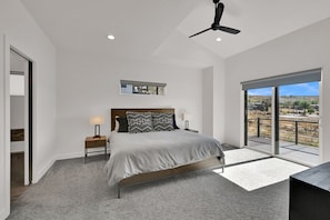 4 bedrooms, desk, iron/ironing board, WiFi