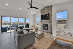 TV, fireplace, offices