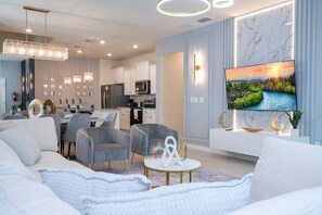 7 bedrooms, desk, Internet - Stunning 7Bd Jacuzzi Pool Close to Disney Windsor Cay 16217 (Clermont)