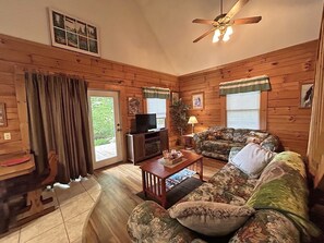 TV - Mountain Hideaway Getaway (Bryson City)