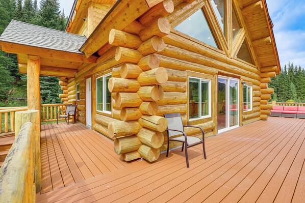 Interior - Log Cabin w/ Wraparound Deck in Breckenridge! (Breckenridge)